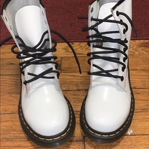 Dr. Martens 1460 Women’s Leather Lace Up